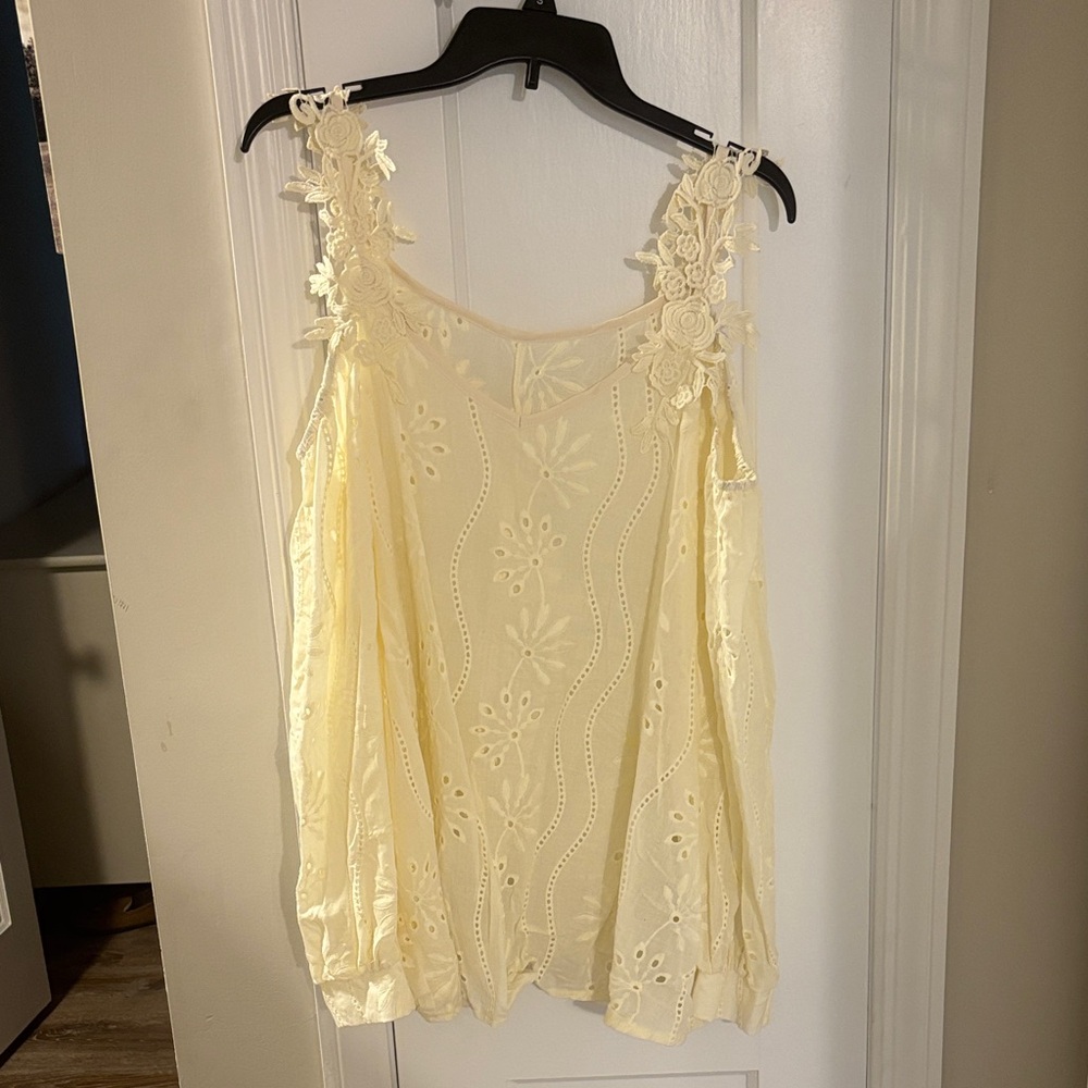 SHEIN Cream Floral Lace Tank Top